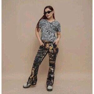 NWOT Premiere International for Ladies M Jacobean Floral Pattern Top Monochrome‎